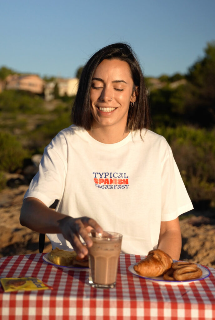 Typical Spanish Breakfast Diseño de Camisetas Colacao