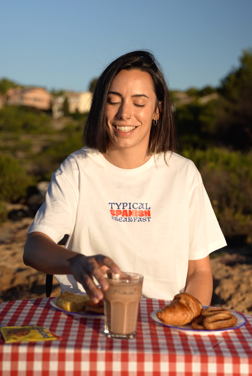 Typical Spanish Breakfast Diseño de Camisetas Colacao