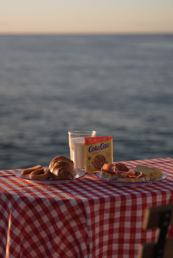 Typical Spanish Breakfast Diseño de Camisetas Colacao