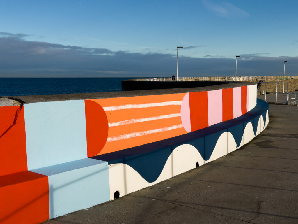 "Xixón ye Marineru" Mural en el Dique de Santa Catalina (Punta Liquerique) junto a Juan Rubio. Mural en Cimadevilla, Gijón, Asturias.